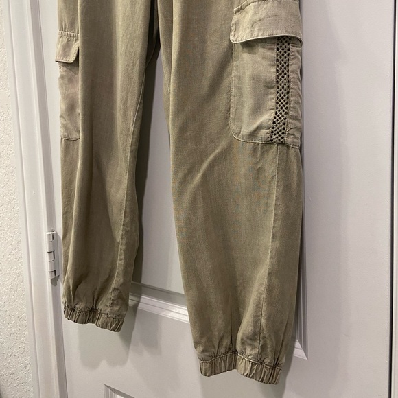 Anthropologie - Cloth & Stone - Vintage Olive Cropped Joggers - Picture 4 of 9